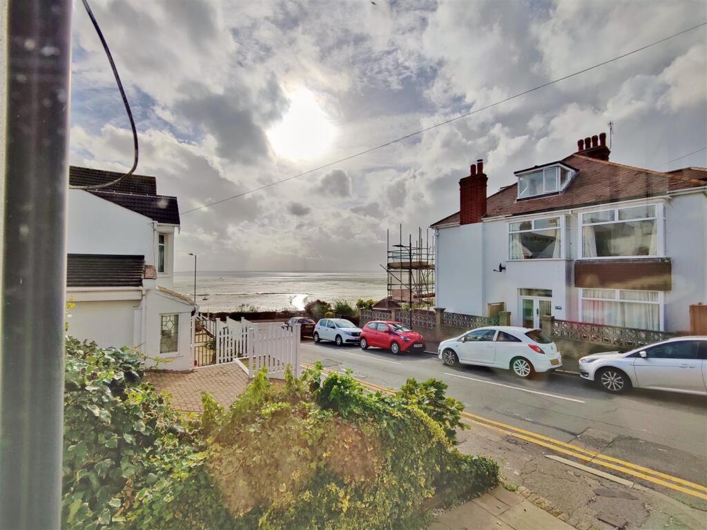 Apartment in Southend-on-Sea - View 4