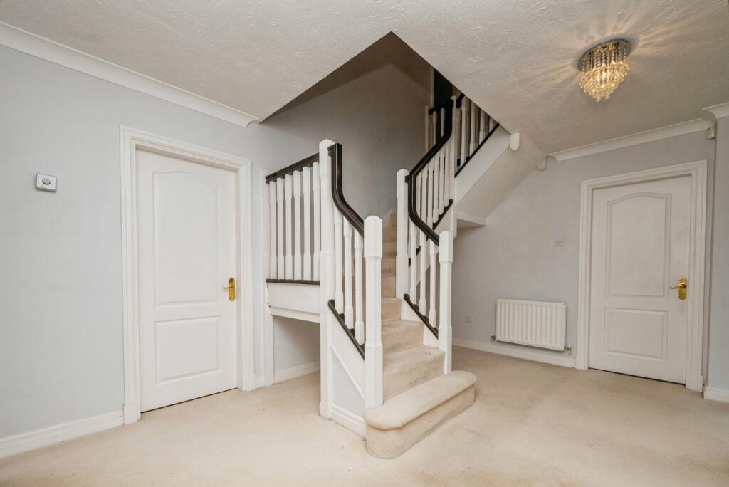 Purshall Close, REDDITCH, Worcestershire, B97 photo 5