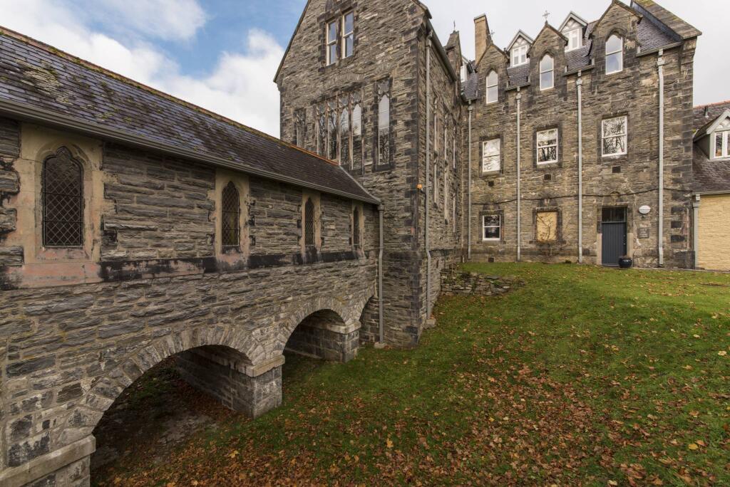 3-bed apartment on 2 Moat House The Highland Club, St. Benedicts Abbey, Fort Augustus, PH32 4BJ, £310,000