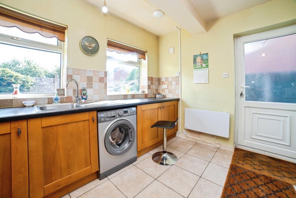 House in Mansfield, Nottinghamshire - More