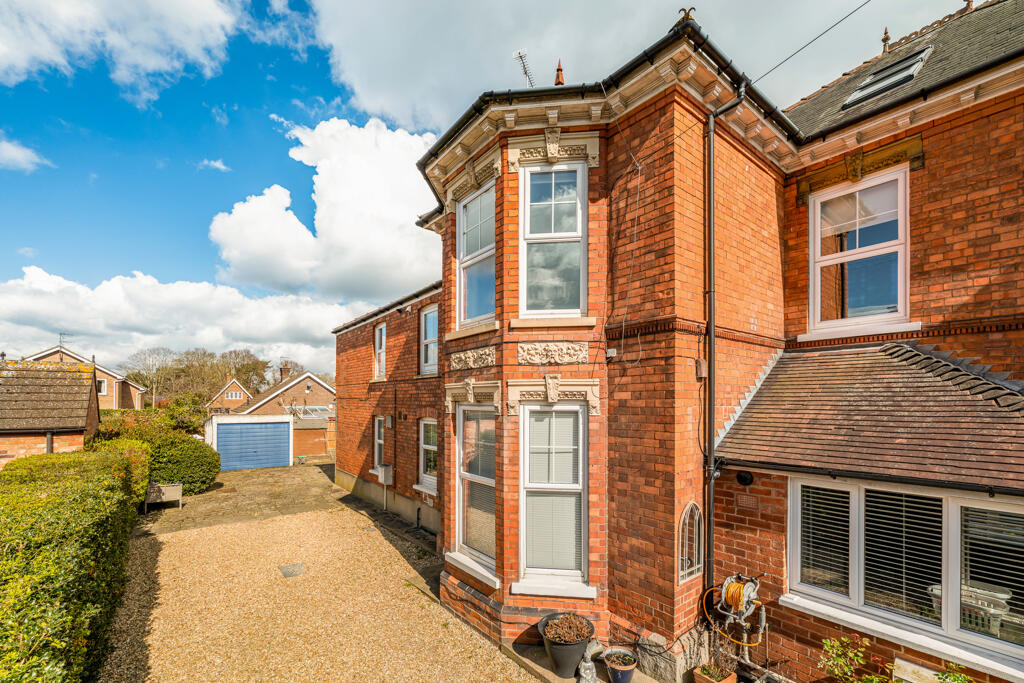 Main image of property: Apartment 3, 24 Doddington Road, Lincoln, Lincolnshire, LN6 7EN