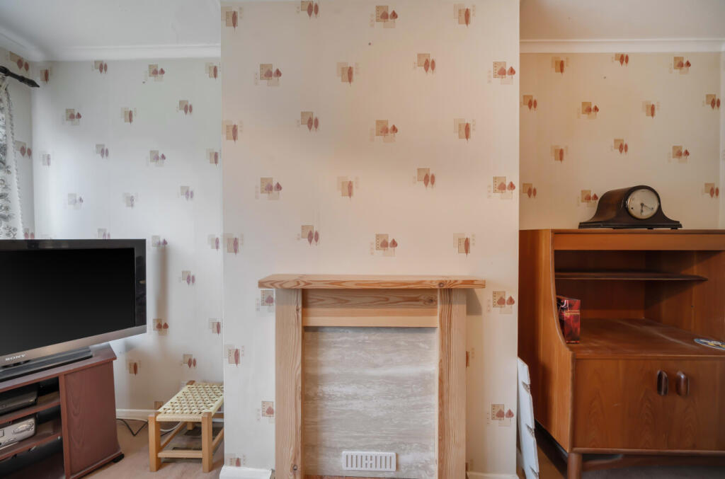 Highfield Path, Farnborough, Hampshire, GU14 - View 5