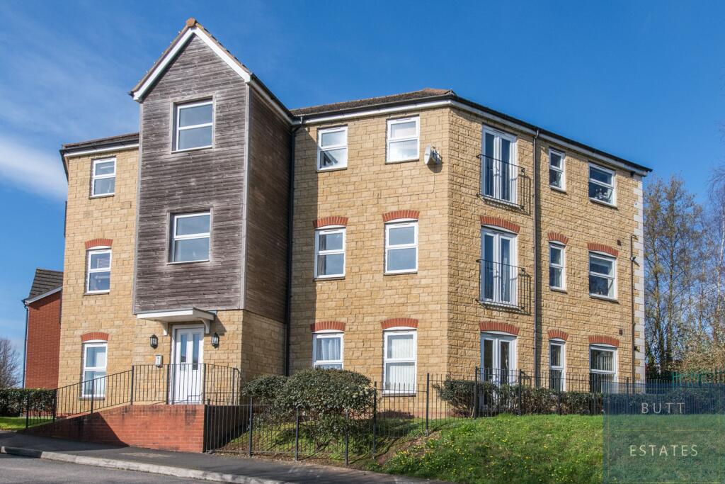 2-bed flat on Chaucer Grove, Exeter, £150,000
