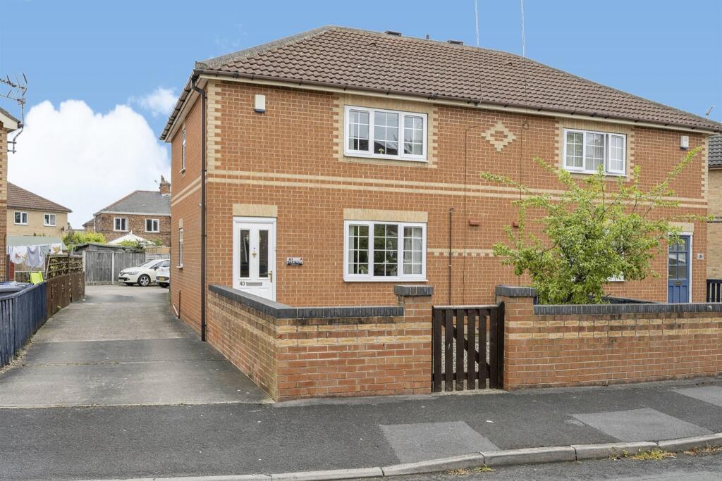 Main image of property: 40 Corona Drive, Thorne, Doncaster, South Yorkshire DN8 4DB
