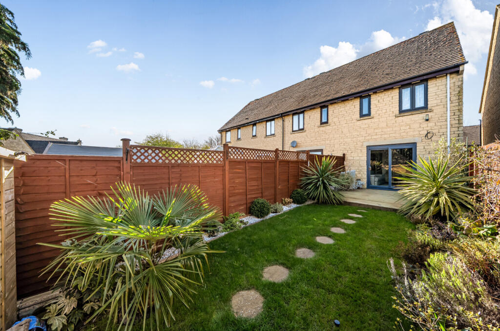 Farmington Drive, Witney, Oxfordshire photo 2