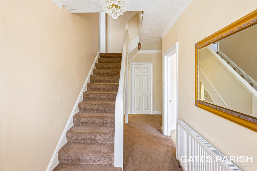 Stewart Avenue, Upminster, RM14 photo 3