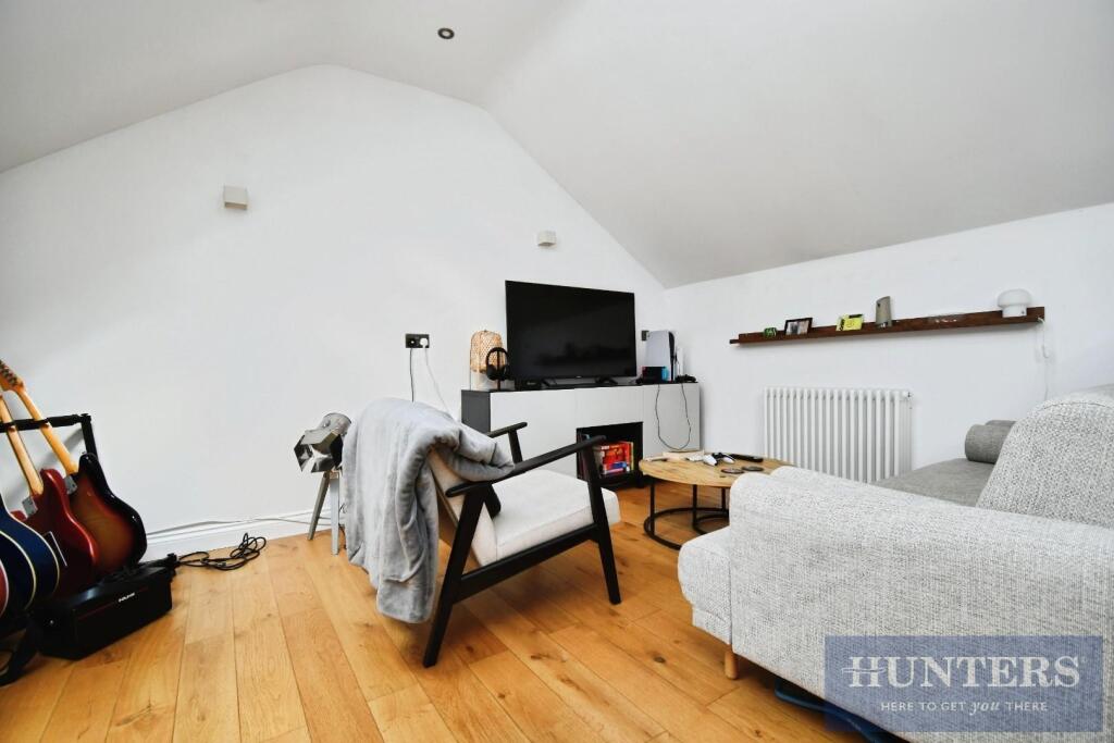 House in Leeds, Little London, Rawdon - View 2