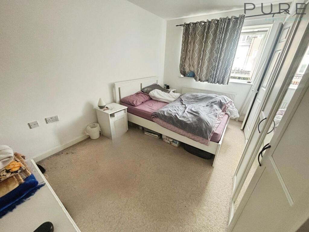 Apartment in Southampton, Hollybrook - More
