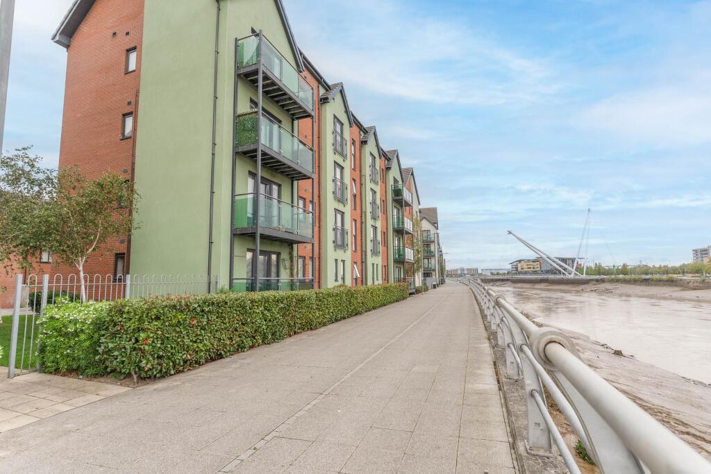 Apartment in Newport - View 4