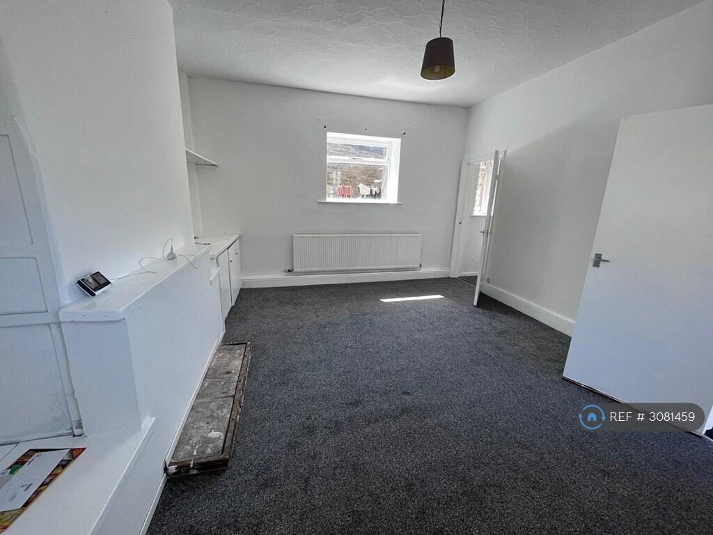 House in Huddersfield - View 3