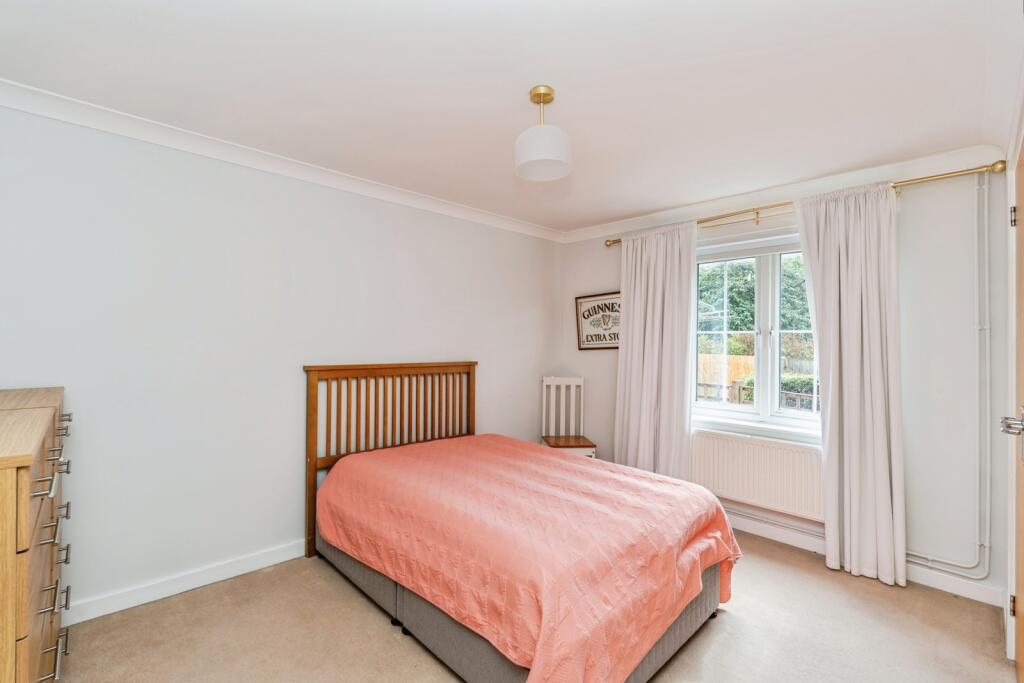 Apartment in Southampton, Sholing Common - More