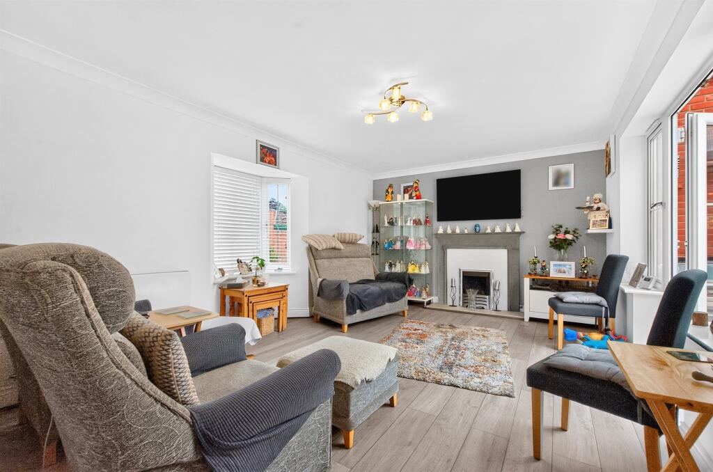 Fillingham Way, HATFIELD photo 4