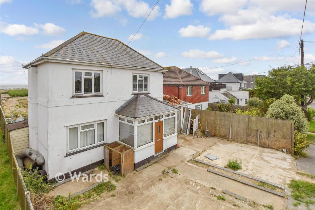 3-bed detached on Coast Drive, Greatstone, Kent, £390,000
