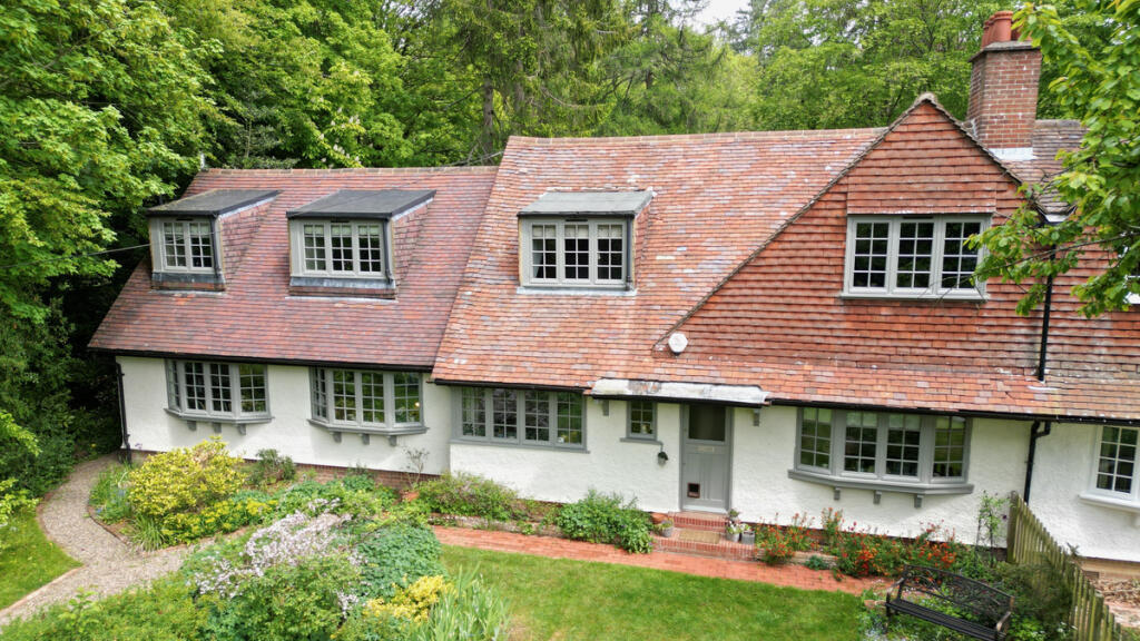 Main image of property: Aylesbury Road, Buckinghamshire , Great Missenden, HP16