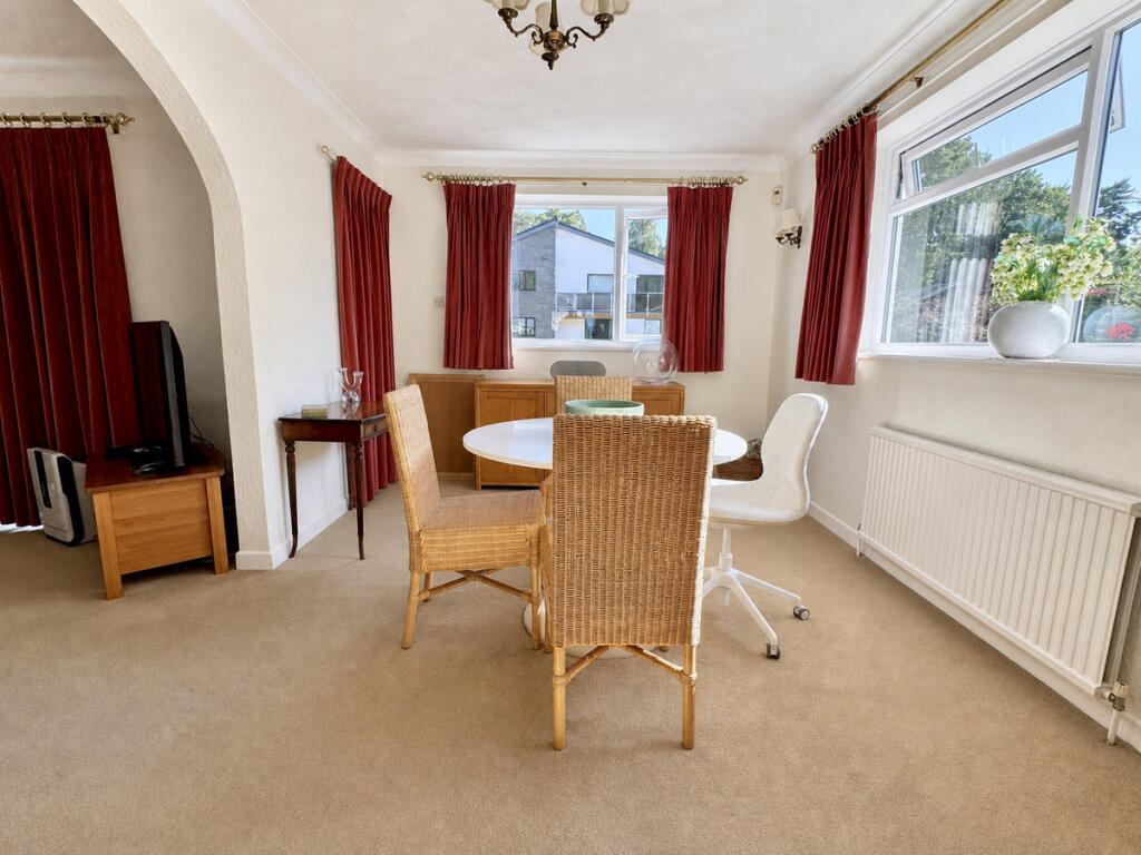 Hazel Drive, Ferndown, BH22 9 photo 5