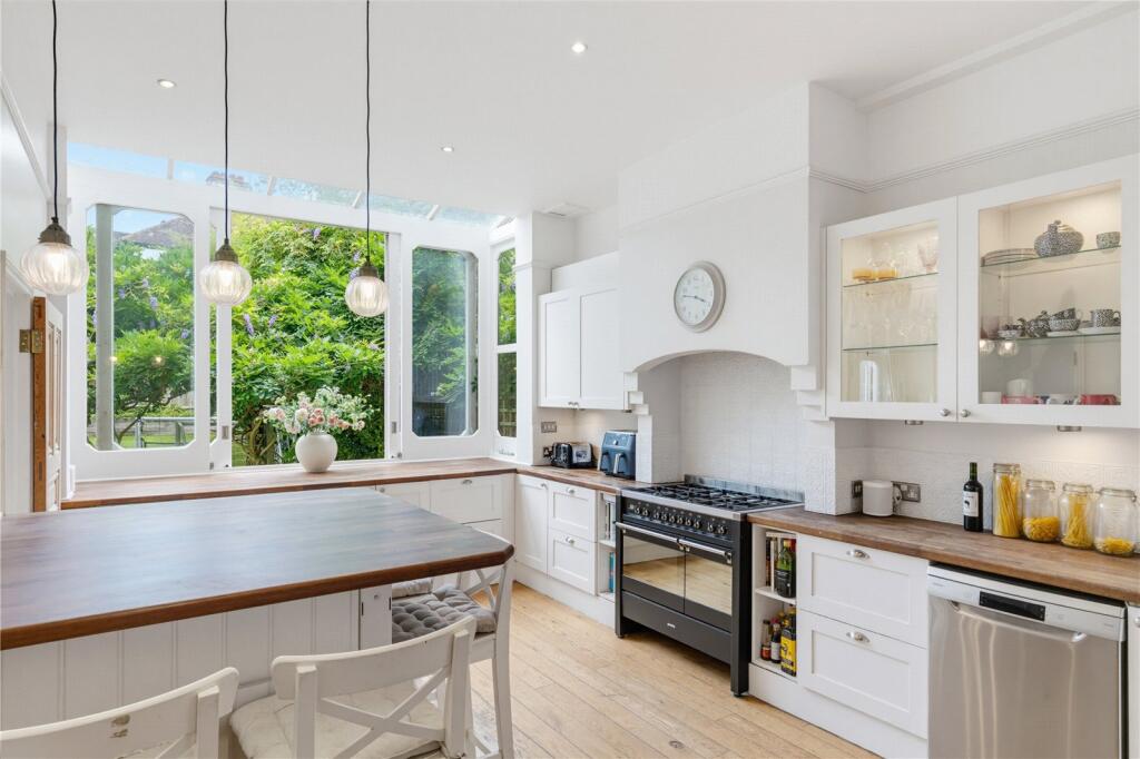 House in London, Streatham - More