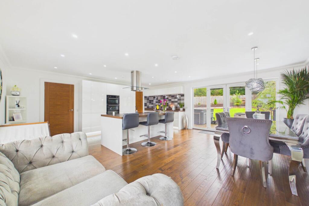 House in Motherwell, North Lanarkshire - More