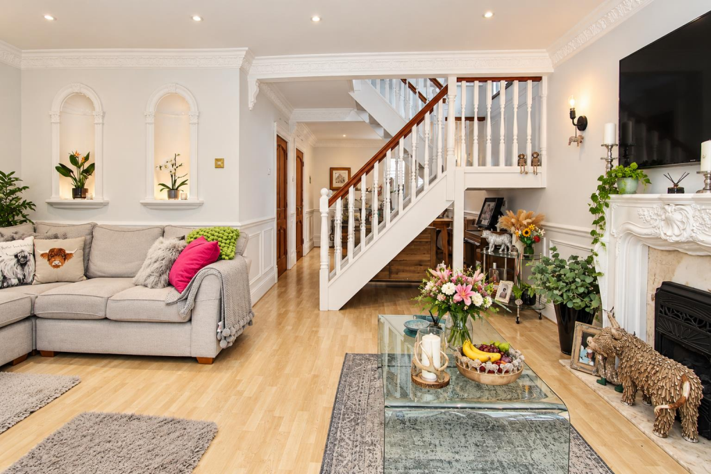 House in Sutton - View 3