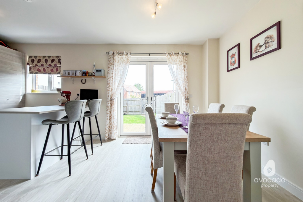 House in Binfield, Jennetts Park, Temple Park - More