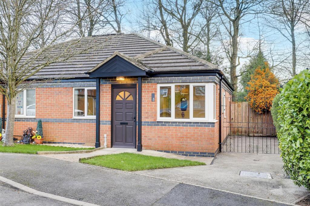 Main image of property: Snowdon Close, Nottingham, NG5