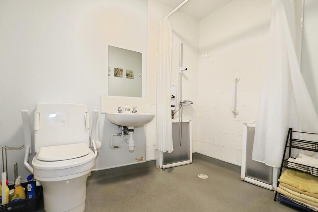 House in Wolverhampton, Oxley - View 4
