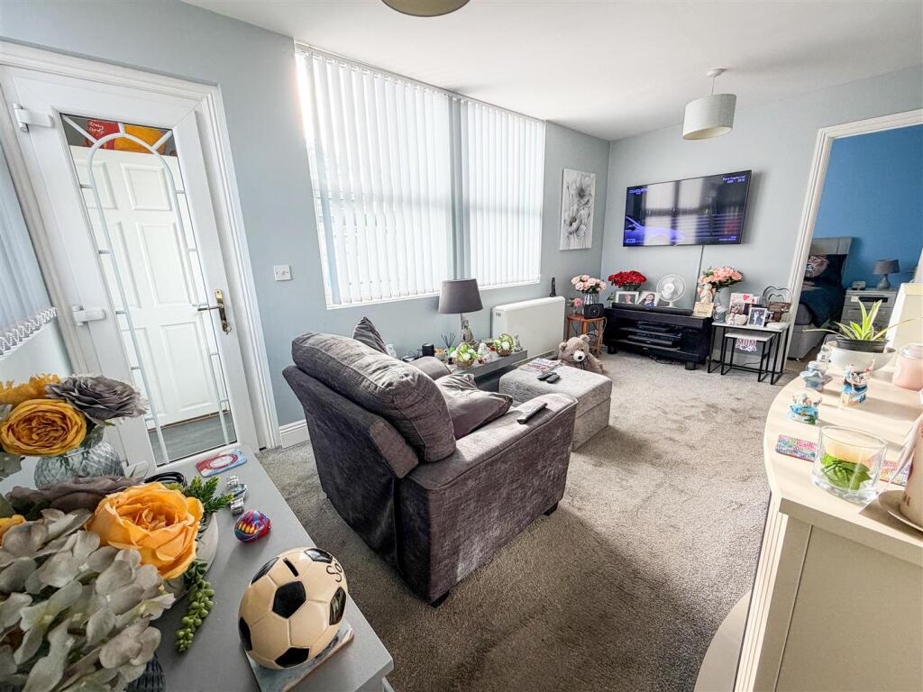 House in Tendring, Castlehill Park, Great Clacton - More