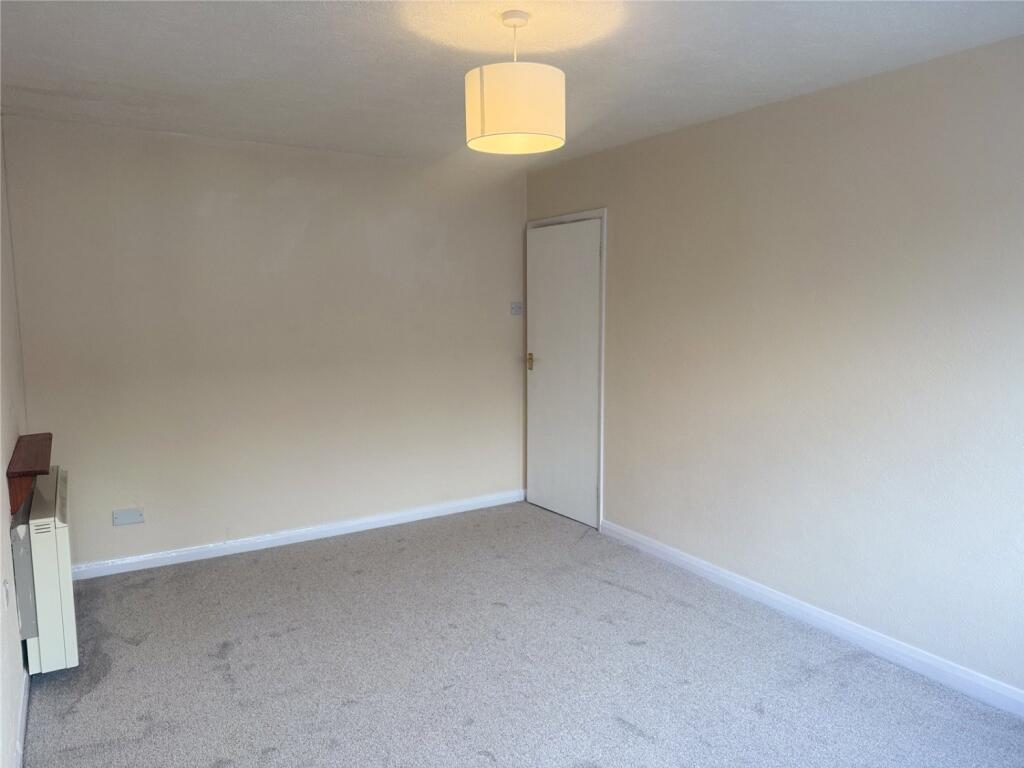 Apartment in Brentwood, Essex - More