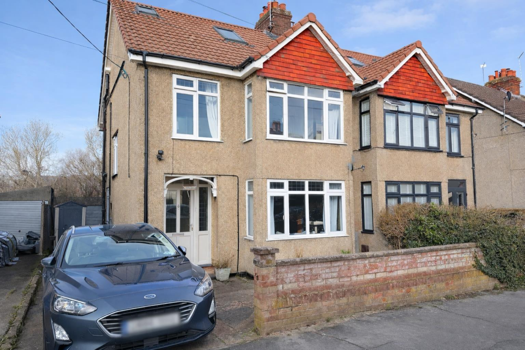 4-bed semi-detached on Dallas Road, Chippenham, £425,000