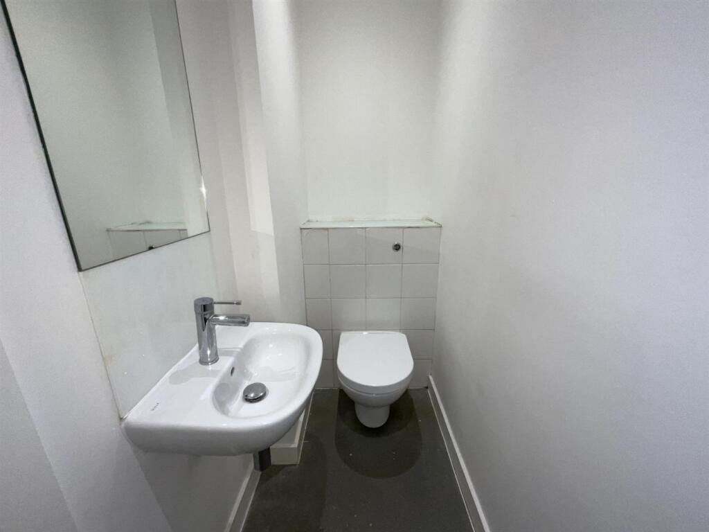 Apartment in Bradford, Girlington, Manningham - View 5