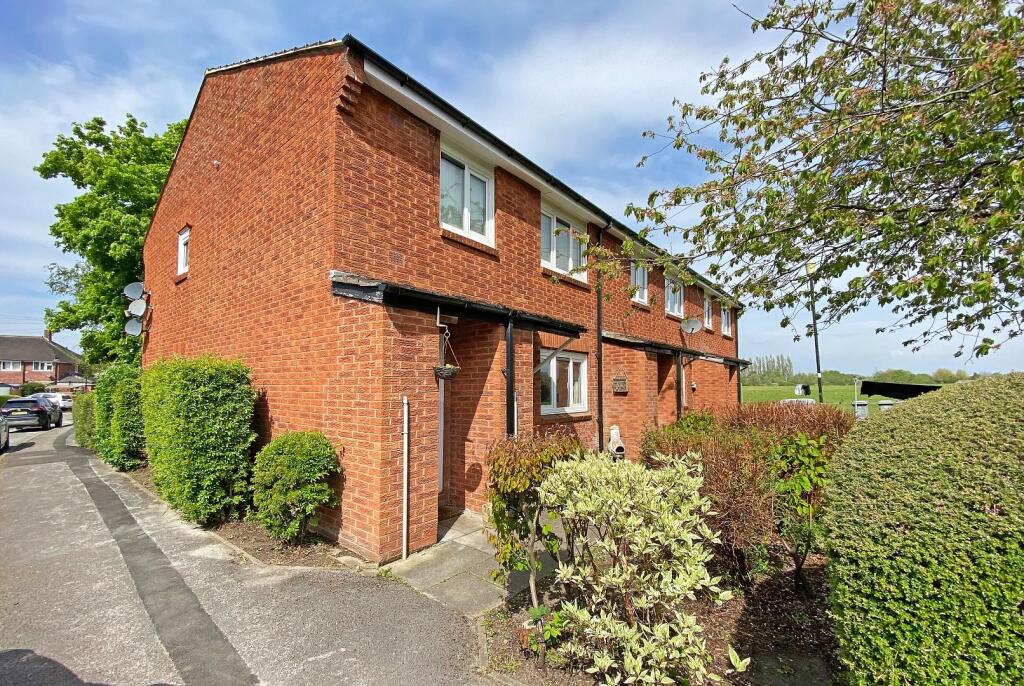 1-bed flat on Clarke Crescent, Hale, £190,000