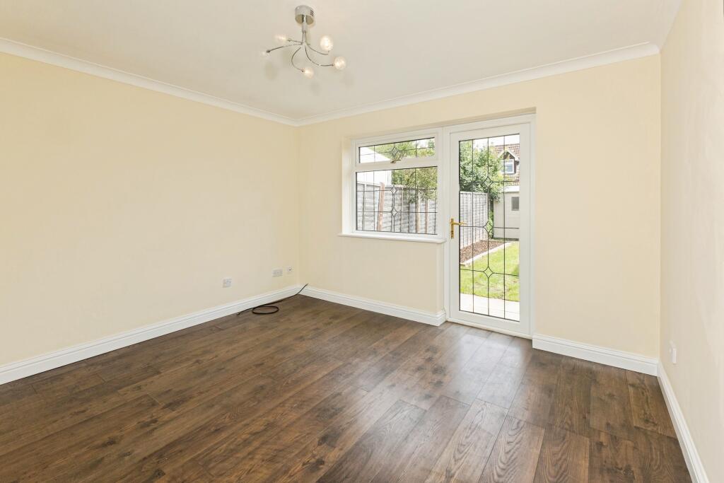 House in Thatcham, West Berkshire - More