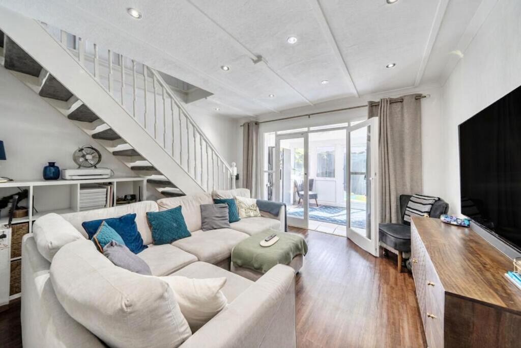 House in Harrow - View 2