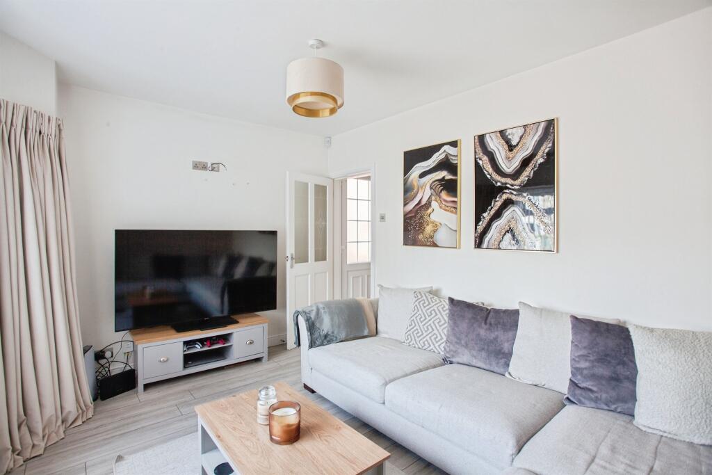 House in Rotherham, Brinsworth - View 3