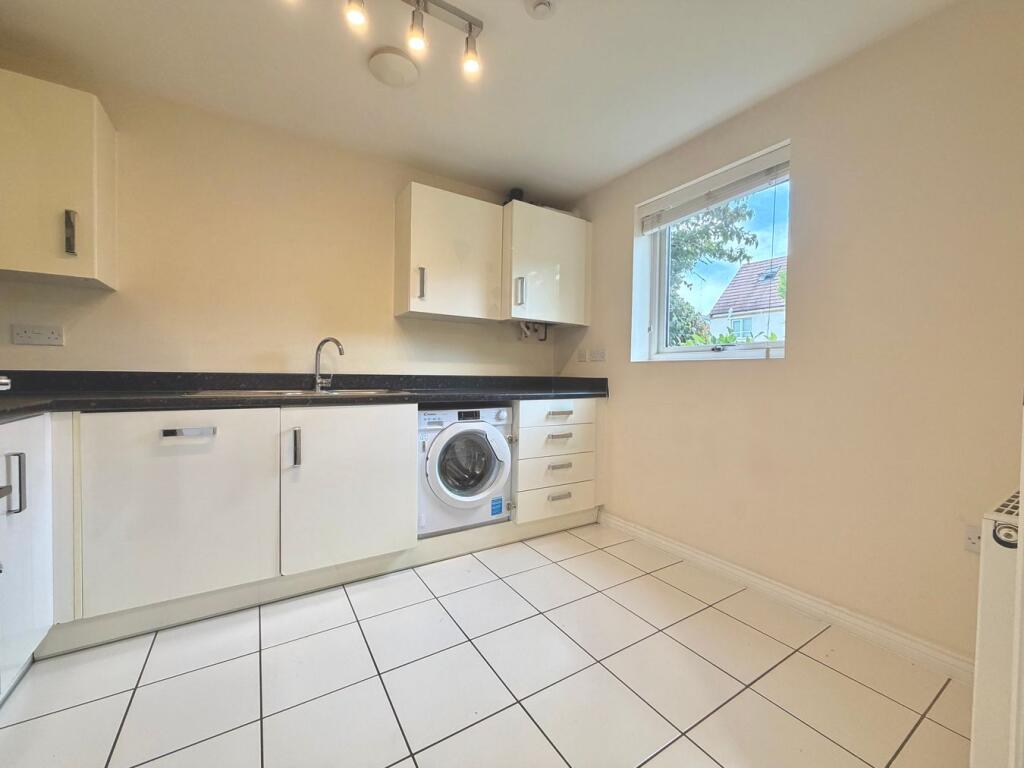 Warwick Avenue, Broughton, Milton Keynes, MK10 photo 3