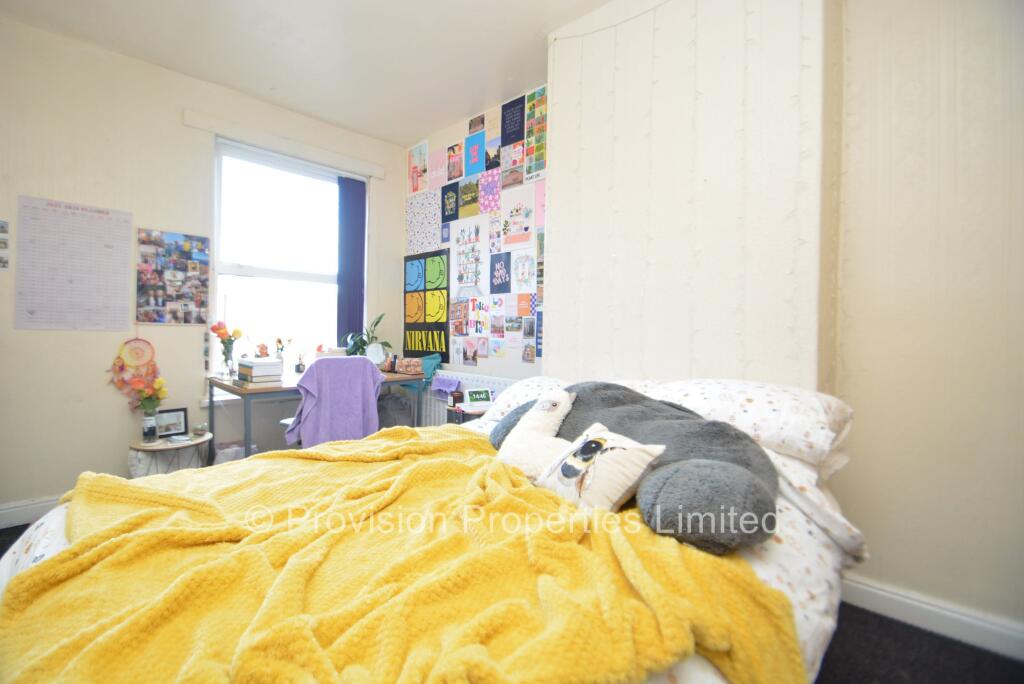 8 bedroom terraced house for rent