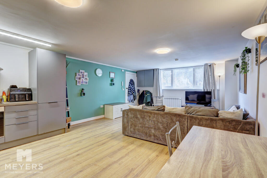 Apartment in Bournemouth - More