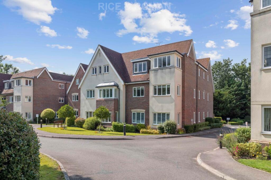 1-bed house on Ashcroft Place, Leatherhead, £179,950