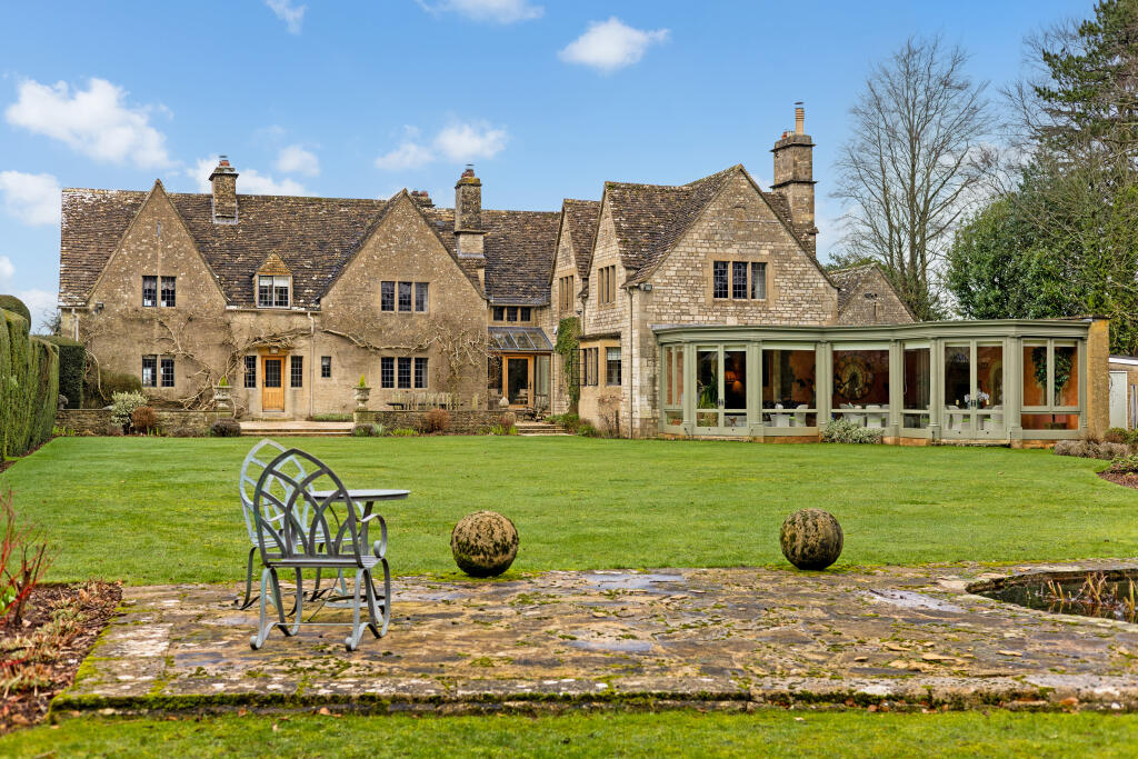 Main image of property: Cirencester Road, Minchinhampton, GL6