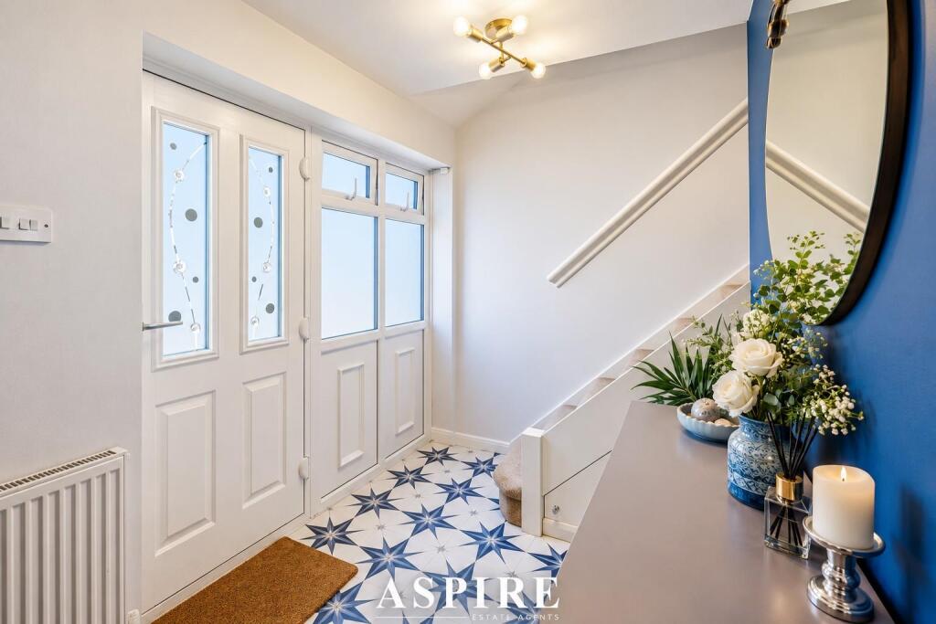 House in Southend-on-Sea, Eastwood - More