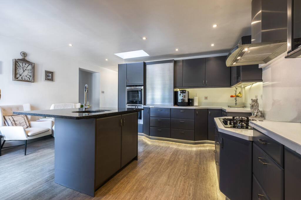 House in Worcester - View 4