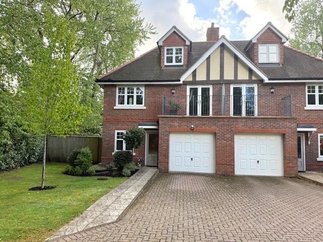 Main image of property: Parkham Mead, Binfield, RG42