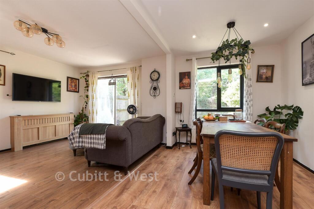 House in Redhill - View 5
