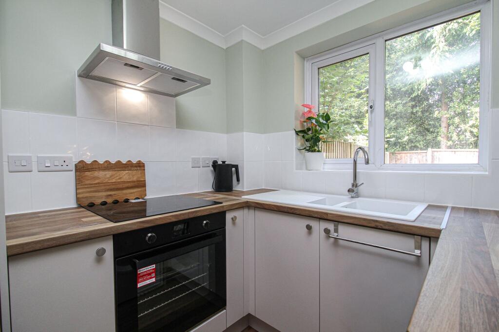 House in Hart, Church Crookham, Fleet - View 5