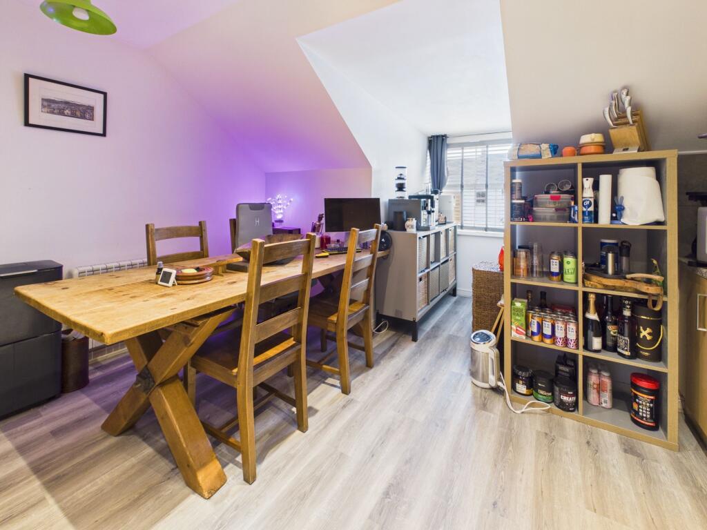 Apartment in Newport, Abergavenny - View 4