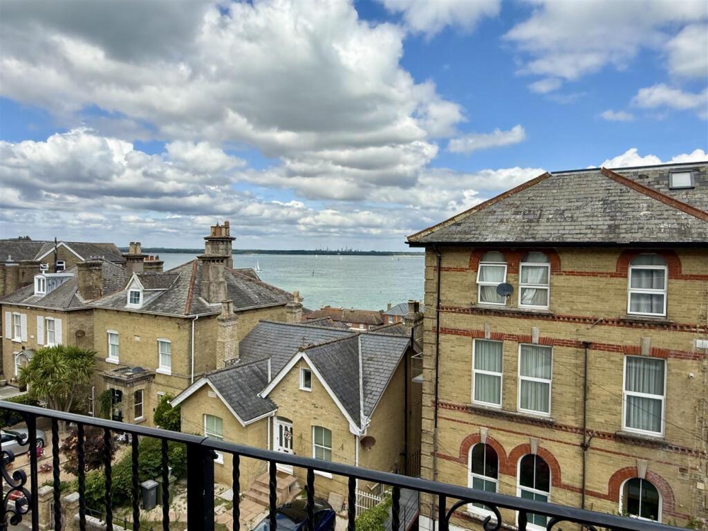 Cliff Road, Cowes photo 4