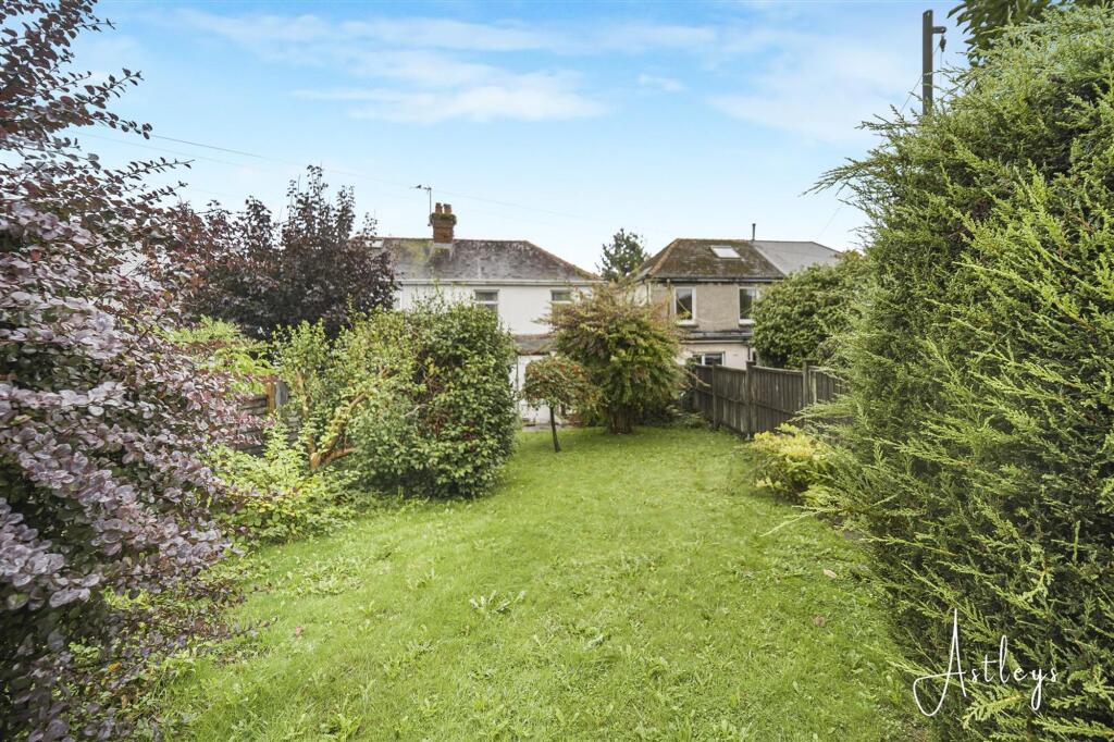 House in Dafen, Halfway, Llanelli Rural - View 5