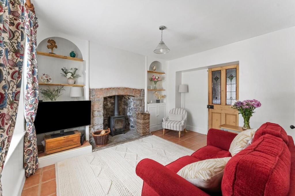 Charming cottage on Claverham Road photo 3