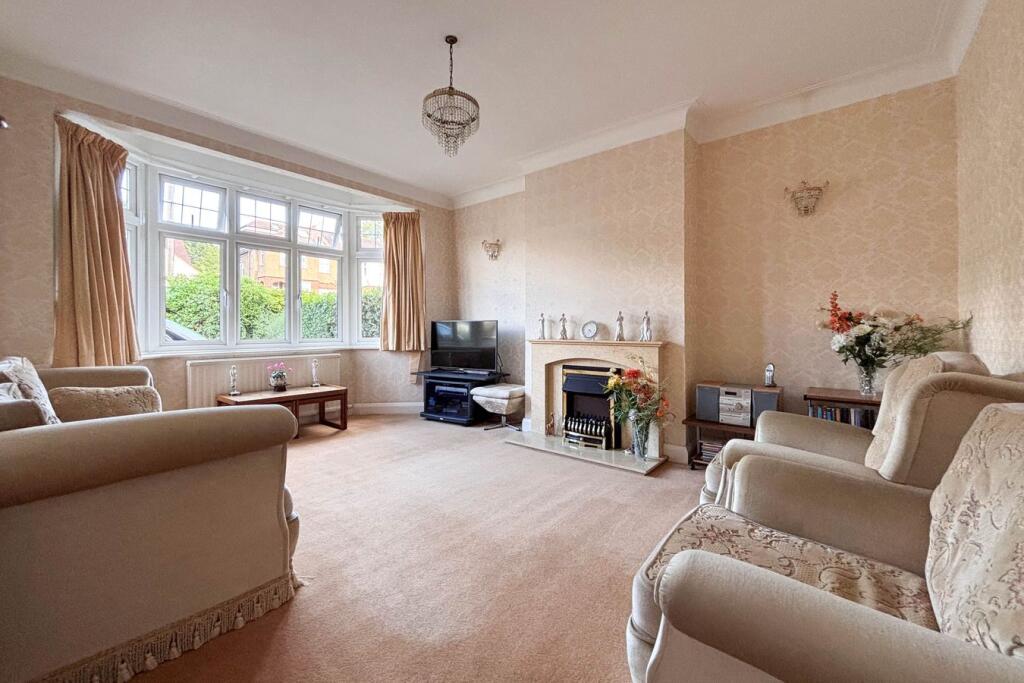 Overhill Way, Park Langley, Beckenham, BR3 photo 2