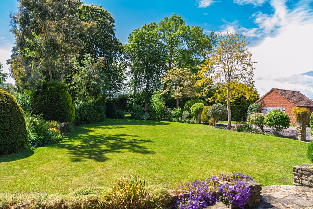 Grade II Listed Elegance with Annexe & South-Facing Gardens - View 2
