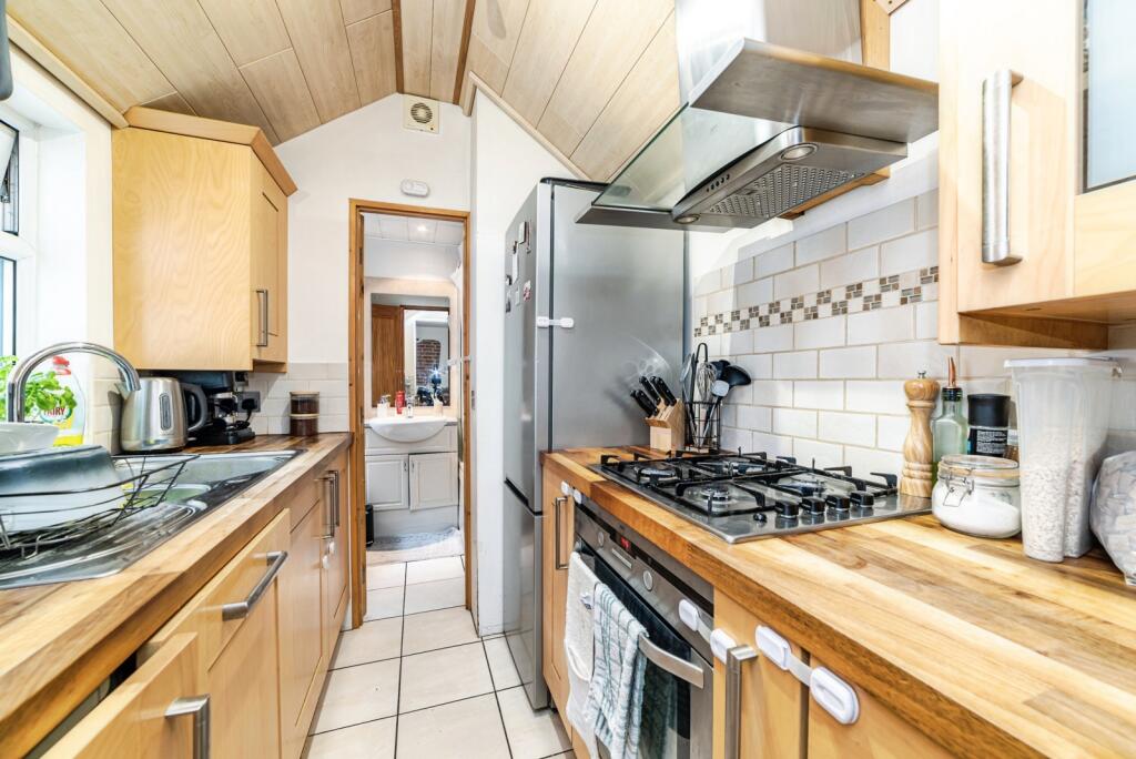 House in Reading, Spring Gardens, Whitley - More